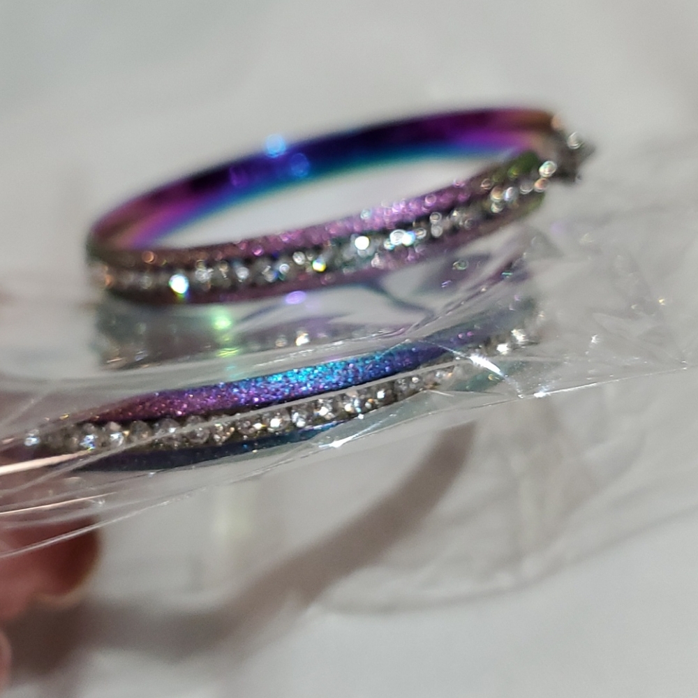 NIB HOOP EARRINGS - Picture 5 of 7